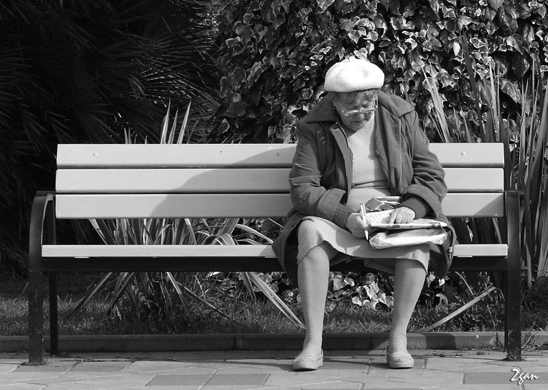 Пожилые женщины с раздвинутыми ножками фото