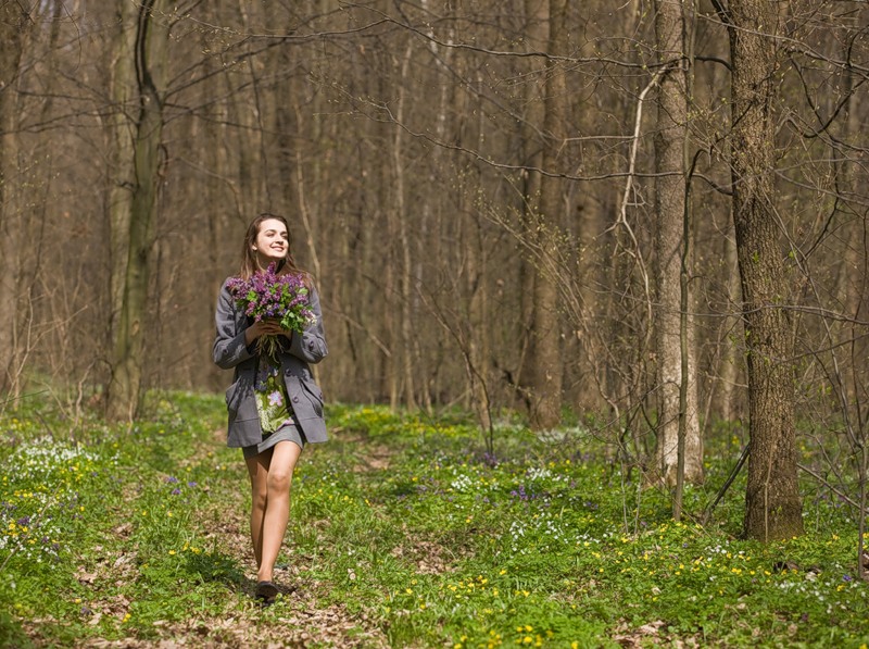 Фото В Лесу Девушек Весной