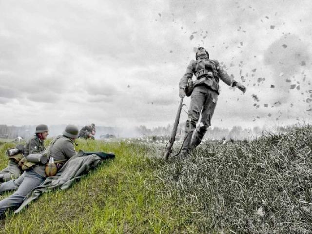 Штурмовики мажут при стрельбе но членом в дырку бабе попадают