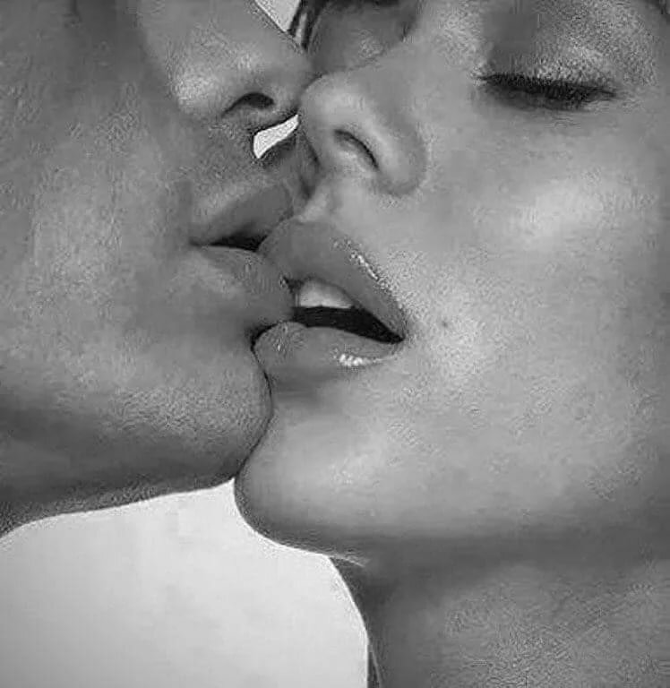 Нежные поцелуи доводят влюбленную пару до жаркого траха