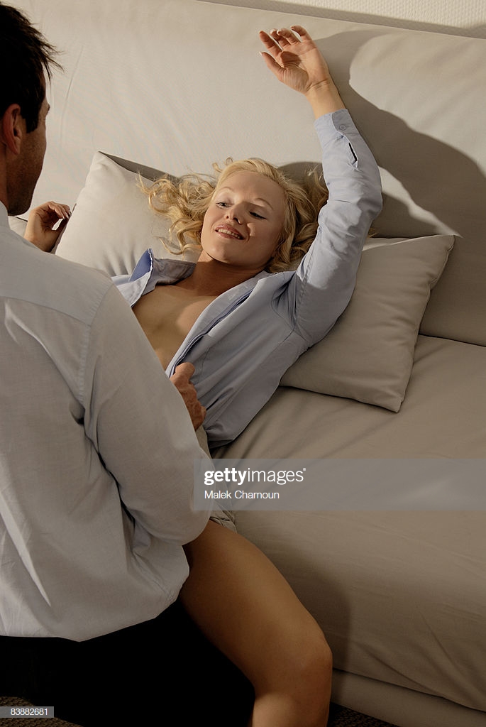 Бизнесмэн и его пышногрудая любовница занимаются сексом после шопинга