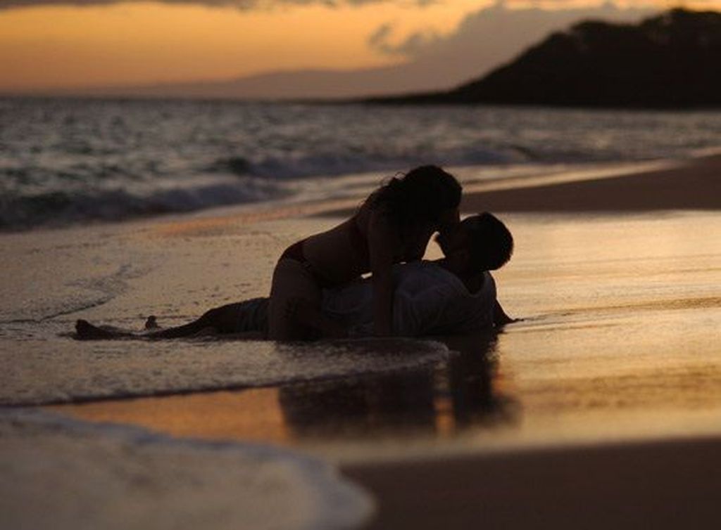 Нудисты На Пляже Занимаются Сексом Видео