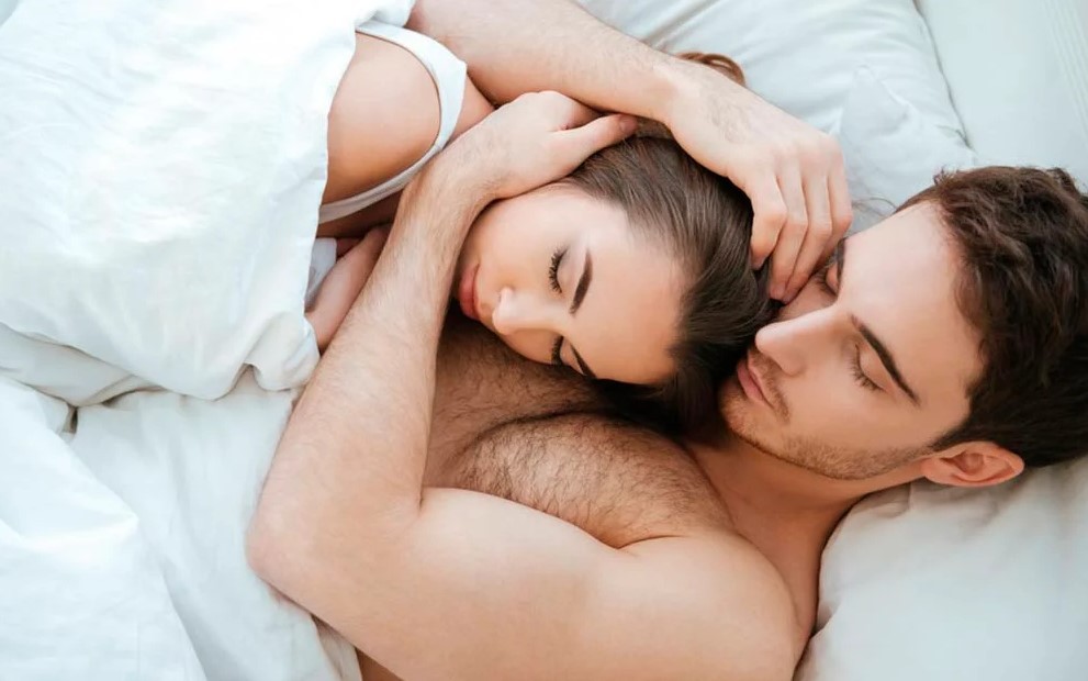 Уснуть на кровати профессора оказалось удачной секс идеей