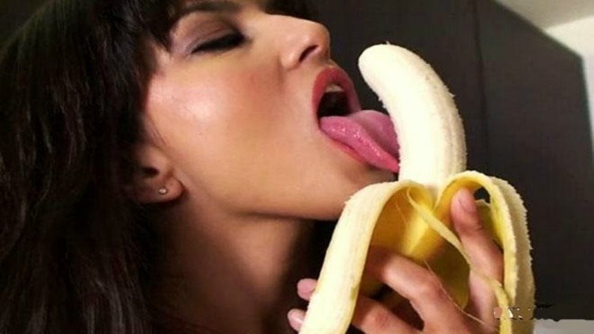 Pornstar with banana pic