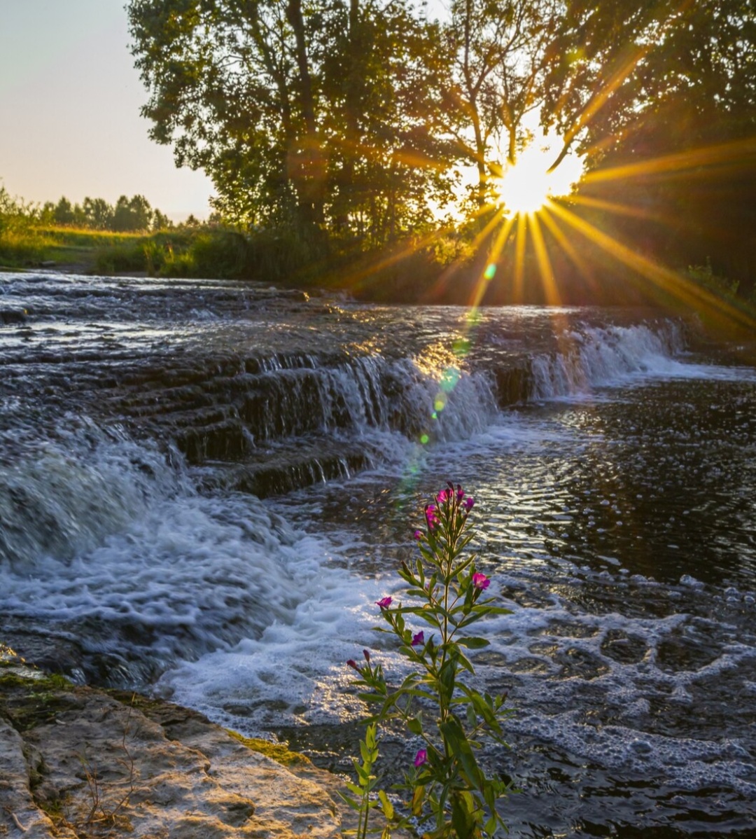 Водопад на закате