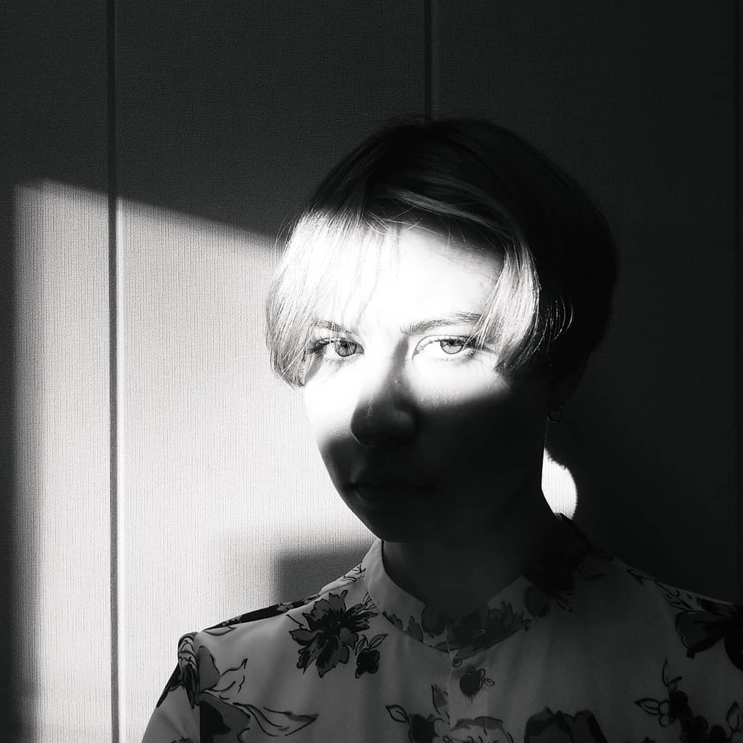 ����� ����