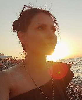 ����� ����