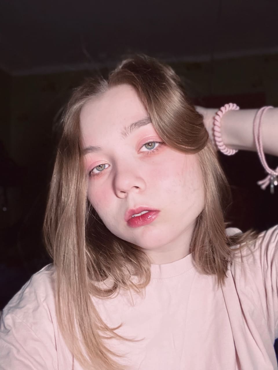 ����� ����