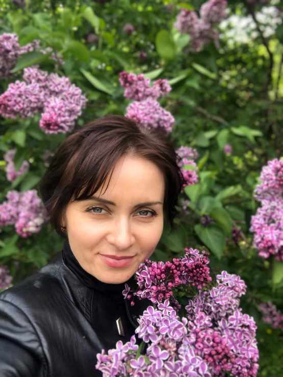 ����� ����