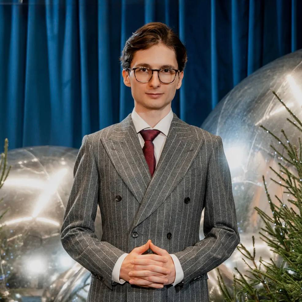 ����� ����