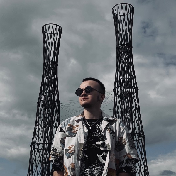 Роман Меньших