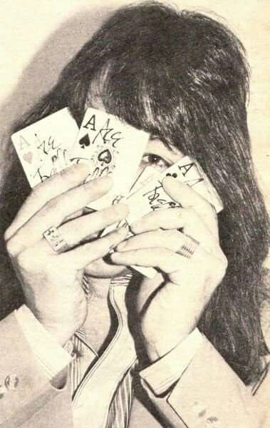 ����� ����