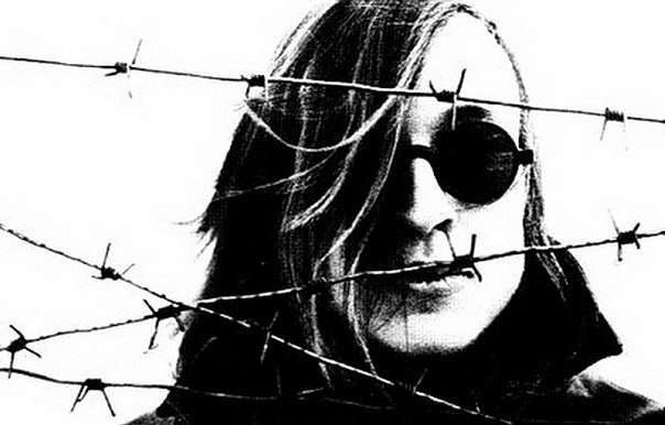 ����� ����