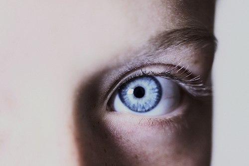 ����� ����