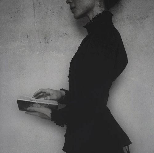 ����� ����