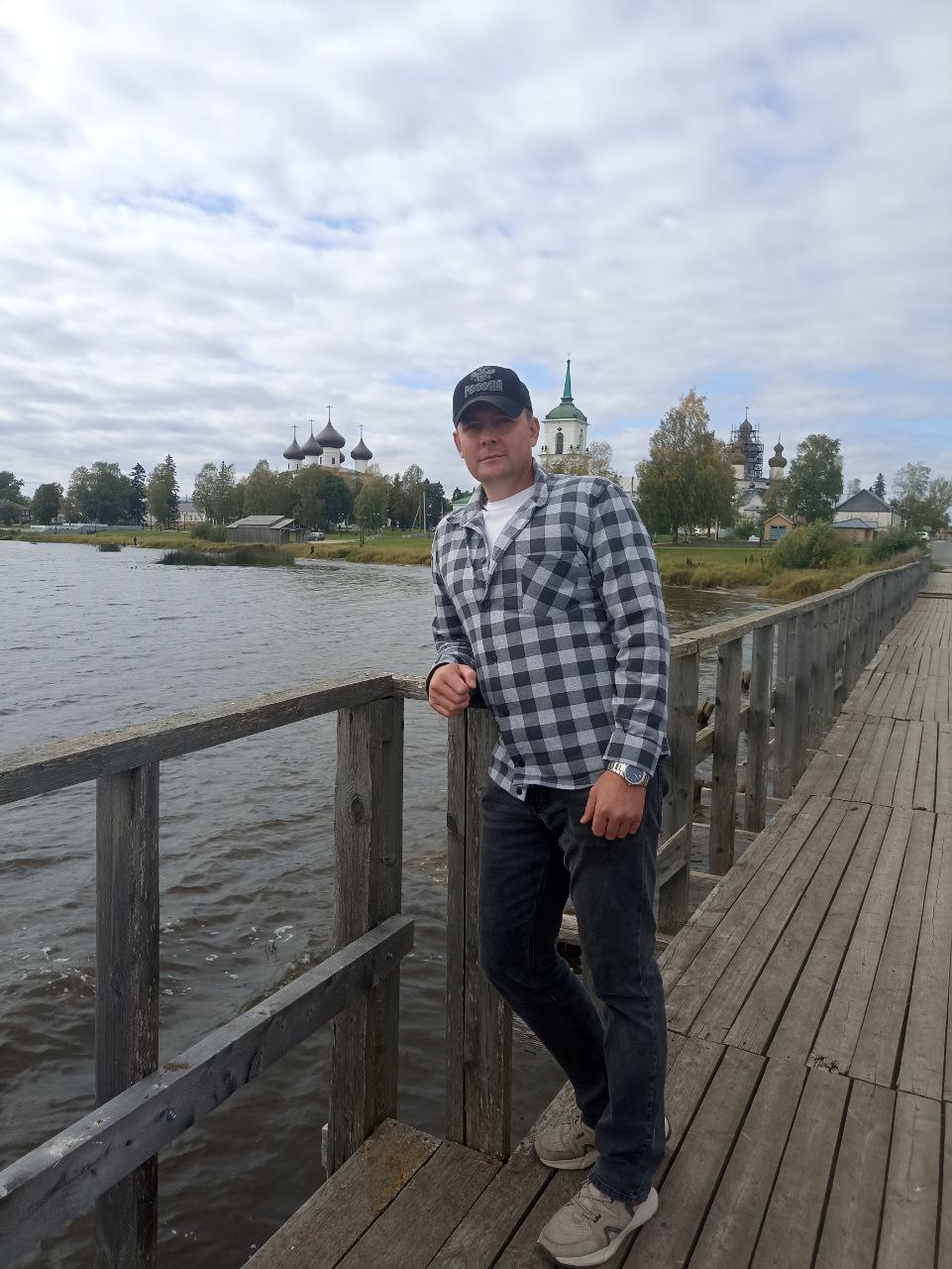 Максим Деревенских