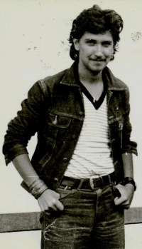 ����� ����