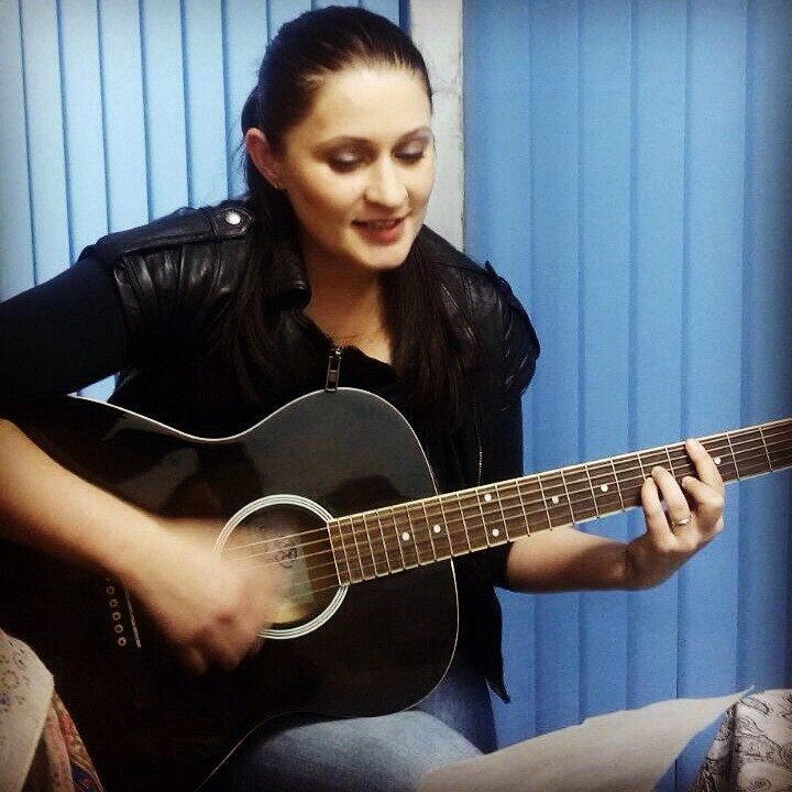 Укатила мама далеко...