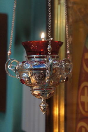 В церкви. Лампада