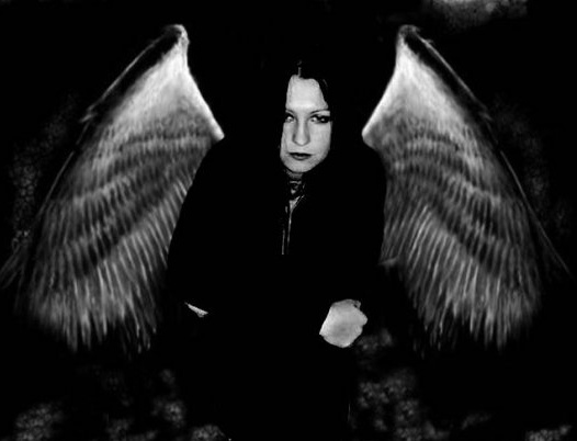 Больно ангелам терять крылья...