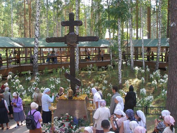 Храм страстотерпцев в Ганиной яме
