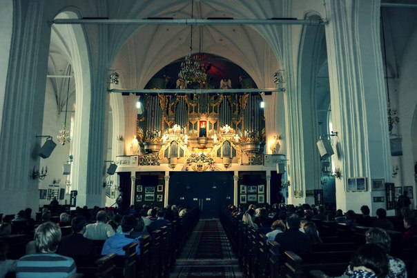 С тобой мы слушали орган...