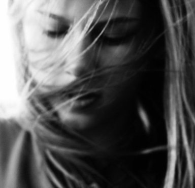 На предстоящий день рождения... Наталье. Она знает