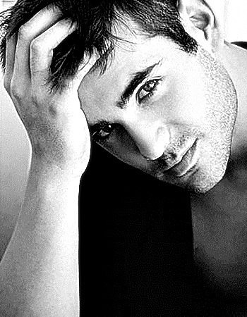 Не умирал поэт в стихах своих