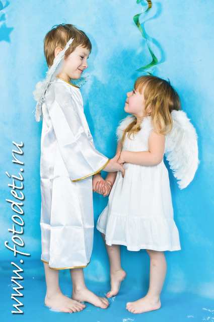 Две души, свесив ножки, болтали