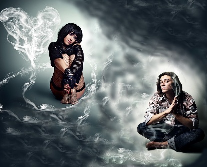 На тебя обиделась!