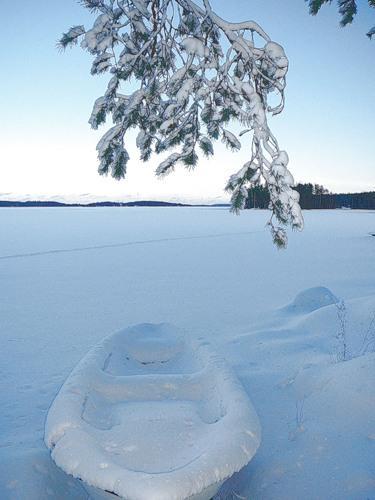Адмирал пенопластовых лодочек