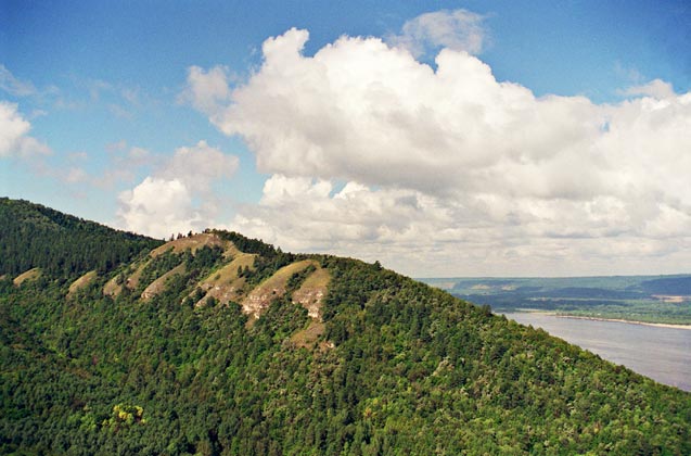 Из-за острова на стрежень