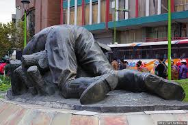 Руки связаны, во рту кляп.. Народу