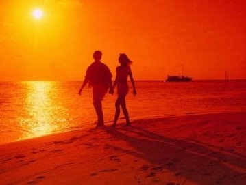 Вверяю сердце я своё ему, любя!