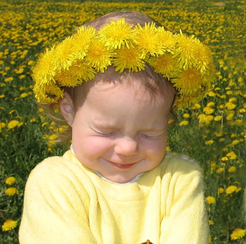 Гуляем с дочкою вдвоем