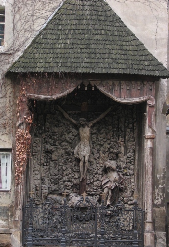 Как жаль, что искренне порою заблуждаясь...