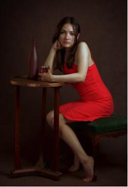 Я пью глотками белое вино