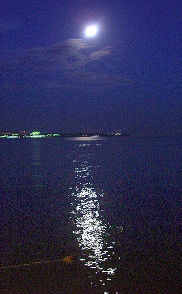 Свидание Луны с Ветром на море