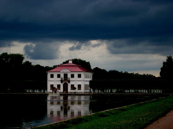 Ночь в Петергофском парке