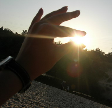 Постою я на краешке лета...