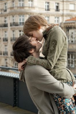 Ты чувствуешь движенье её рук...