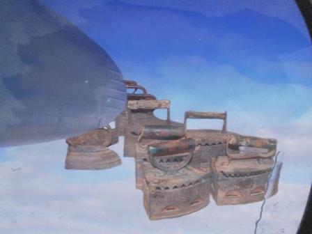 Летят утюги