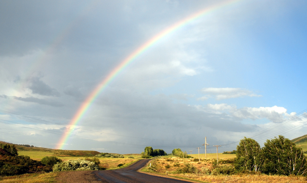 На радуге живу я, наслаждаясь счастьем