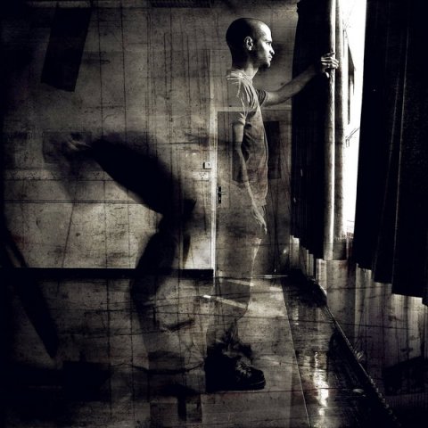 А тень прошлого сегодня сторожит...