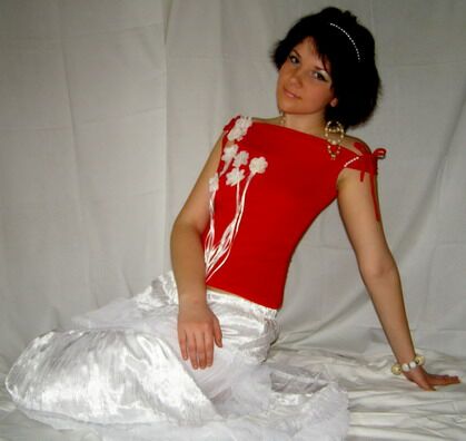 Белое с красным