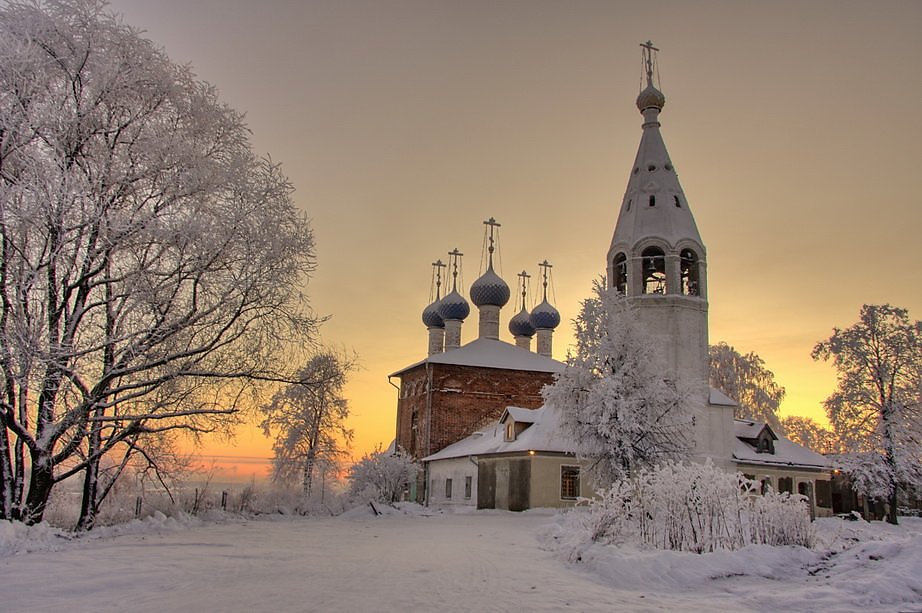 Мы должны помнить прошлых дней стремленья...