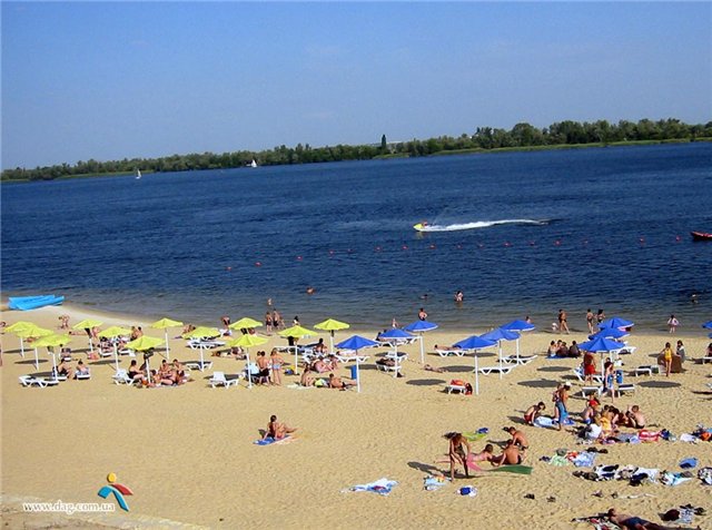 Берег Днепра, летний пляж под Херсоном...
