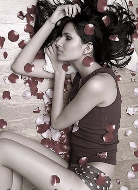 Твоих роз лепестки