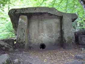 Создателя творенье - хрупкое стекло