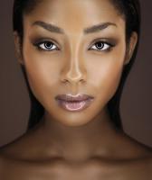 С тёмной кожей, непохожей...